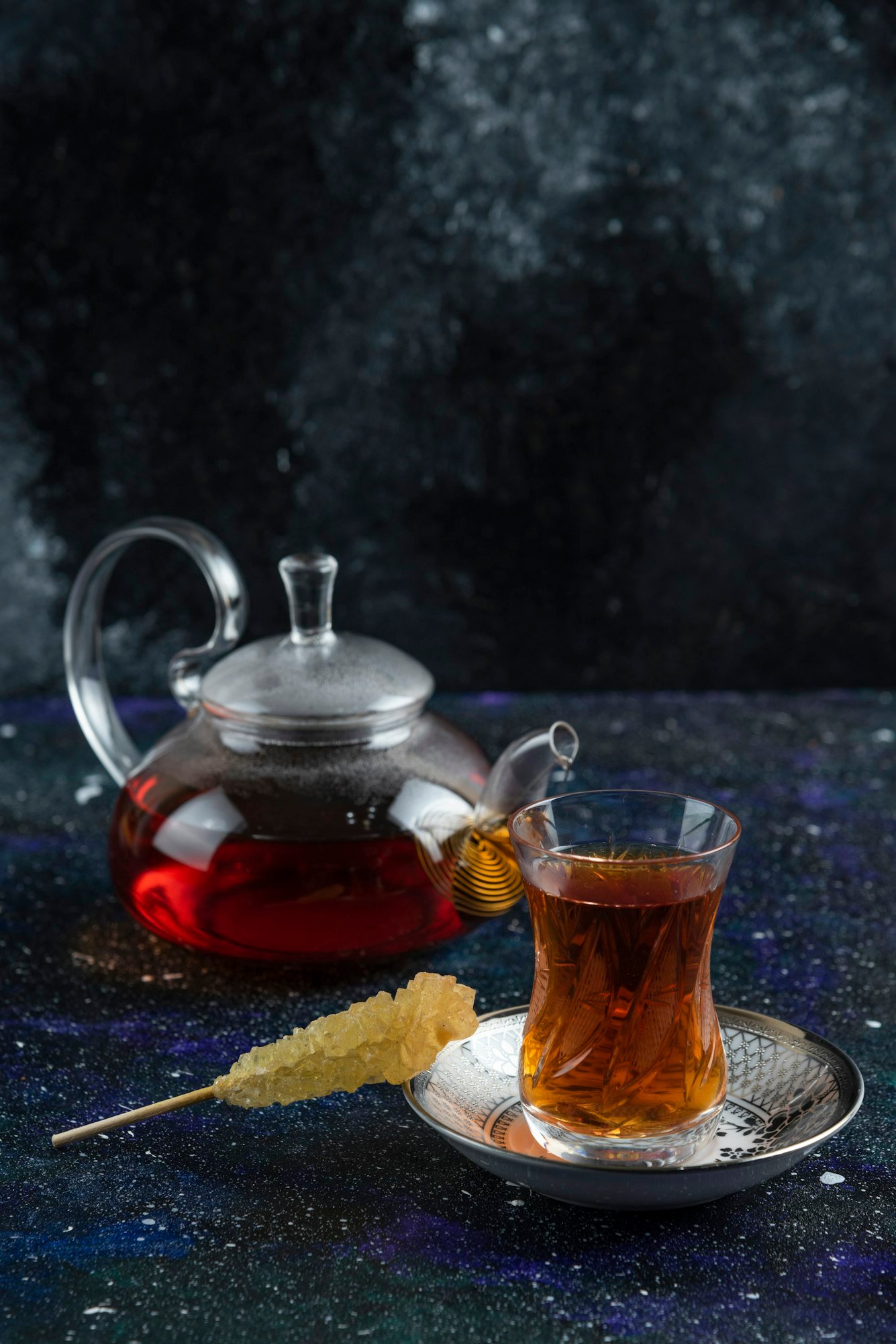 Vertical photo of Teapot and glass of tea